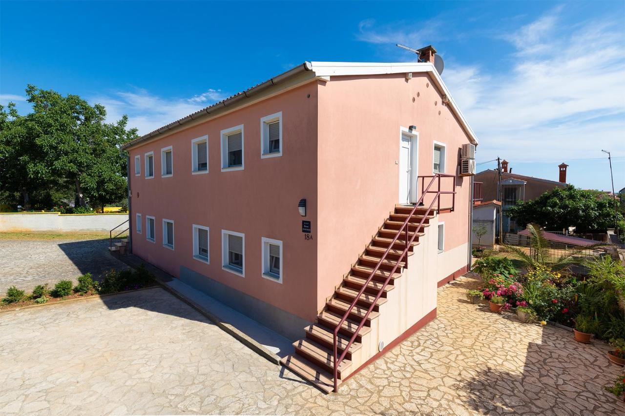 Apartmani Dujmovic Medulin Exterior foto